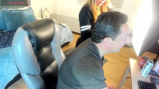 Snapshot of Sam_and_molly_ chatting on February 14, 2025, 7:44 pm Sam and molly online show from February 14, 2025, 7:44 pm