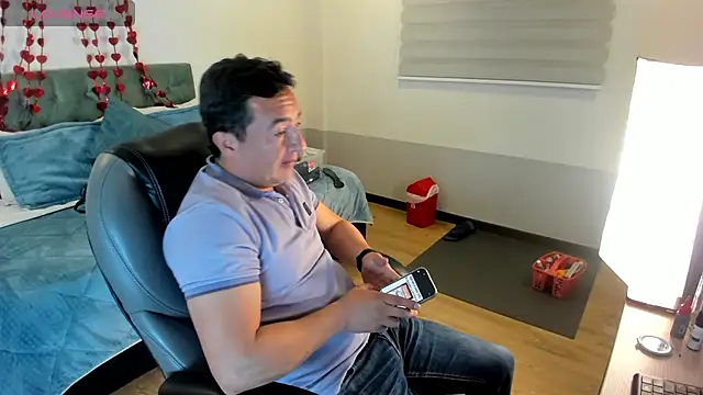 Snapshot of Sam_and_molly_ chatting on February 19, 2025, 7:26 pm Sam and molly online show from February 19, 2025, 7:26 pm