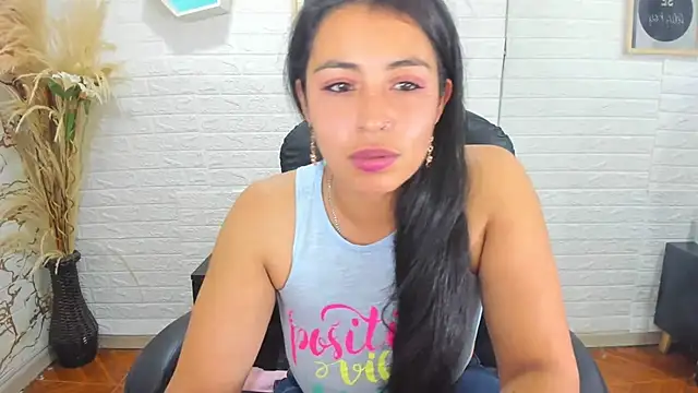 Snapshot of Aisha_09 chatting on February 22, 2025, 3:47 pm Aisha 09 online show from February 22, 2025, 3:47 pm