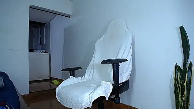 Snapshot of diamond_black00 chatting on November 15, 2025, 12:47 am diamond black00 online show from November 15, 2025, 12:47 am