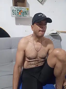 latinmartin73 online show from November 3, 2025, 7:50 pm