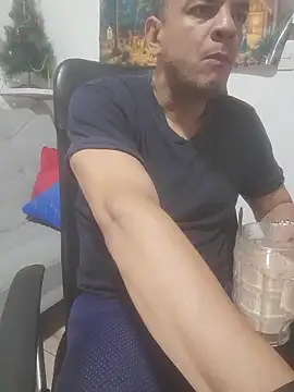 Snapshot of latinmartin73 chatting on January 10, 2026, 12:17 am latinmartin73 online show from January 10, 2026, 12:17 am