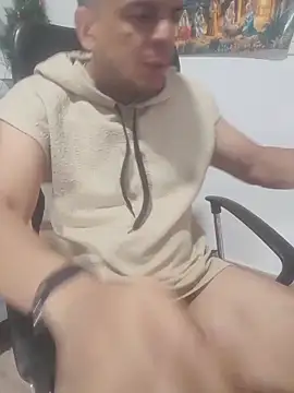 Snapshot of latinmartin73 chatting on December 13, 2025, 8:04 pm latinmartin73 online show from December 13, 2025, 8:04 pm