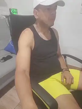 Snapshot of latinmartin73 chatting on February 8, 2026, 2:42 am latinmartin73 online show from February 8, 2026, 2:42 am