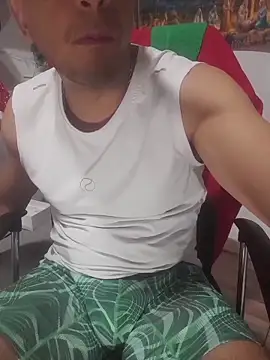 Snapshot of latinmartin73 chatting on December 23, 2025, 1:05 am latinmartin73 online show from December 23, 2025, 1:05 am