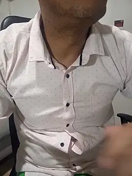 Snapshot of latinmartin73 chatting on February 13, 2026, 12:43 am latinmartin73 online show from February 13, 2026, 12:43 am