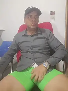 Snapshot of latinmartin73 chatting on January 15, 2026, 12:36 am latinmartin73 online show from January 15, 2026, 12:36 am