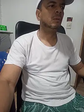 Snapshot of latinmartin73 chatting on February 11, 2026, 1:05 am latinmartin73 online show from February 11, 2026, 1:05 am