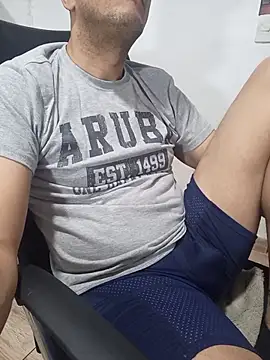 Snapshot of latinmartin73 chatting on February 14, 2026, 1:50 am latinmartin73 online show from February 14, 2026, 1:50 am