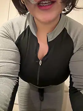 kittyfresita online show from May 17, 2026, 7:52 am
