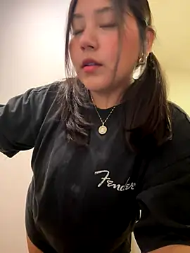 kittyfresita online show from December 2, 2025, 2:23 am