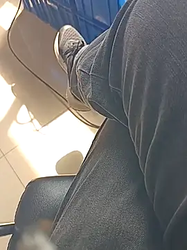 huzi518 online show from March 12, 2026, 3:12 am