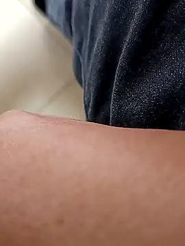 Snapshot of huzi518 chatting on November 24, 2025, 8:47 am huzi518 online show from November 24, 2025, 8:47 am