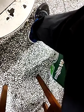 Snapshot of huzi518 chatting on November 1, 2025, 10:42 am huzi518 online show from November 1, 2025, 10:42 am