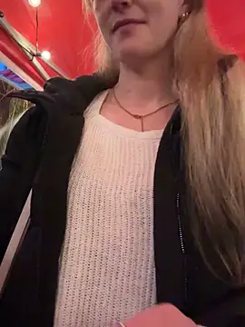 Snapshot of godspot_ chatting on December 3, 2025, 3:33 pm godspot online show from December 3, 2025, 3:33 pm