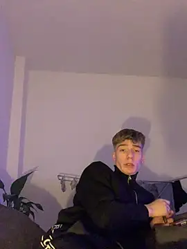 Snapshot of MiguelRausch chatting on February 26, 2025, 5:53 pm MiguelRausch online show from February 26, 2025, 5:53 pm