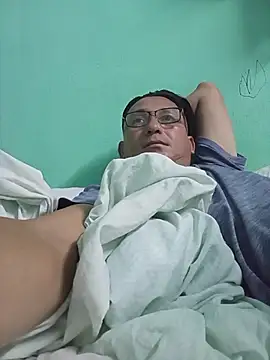 Andresguz35 online show from December 22, 2025, 2:33 am