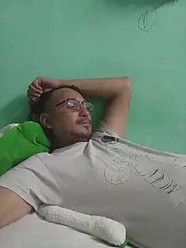 Snapshot of Andresguz35 chatting on November 17, 2025, 3:10 am Andresguz35 online show from November 17, 2025, 3:10 am