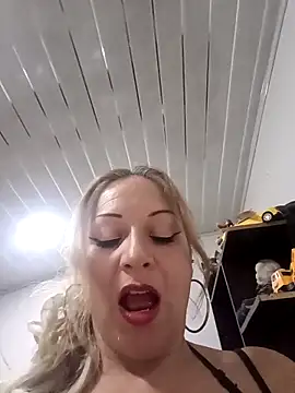 Snapshot of Fenix_528 chatting on November 30, 2025, 12:33 am Fenix 528 online show from November 30, 2025, 12:33 am