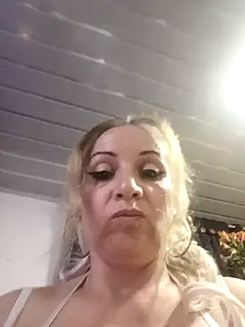 Snapshot of Fenix_528 chatting on November 16, 2025, 12:15 am Fenix 528 online show from November 16, 2025, 12:15 am