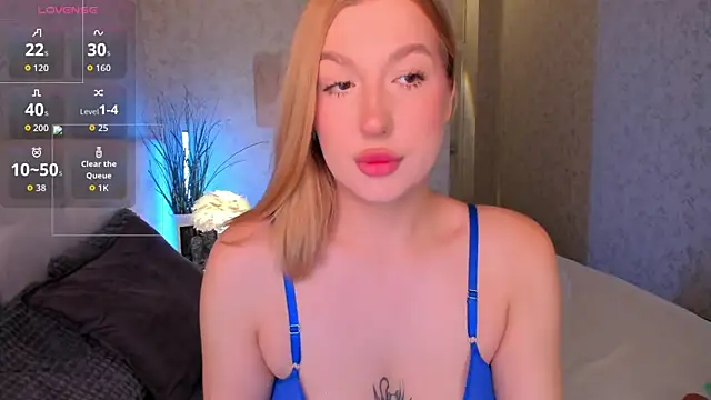 Snapshot of Emma__Leee chatting on November 17, 2025, 12:47 am Emma Leee online show from November 17, 2025, 12:47 am