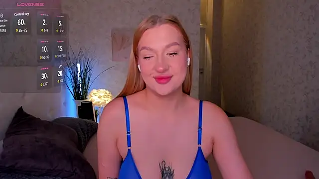 Snapshot of Emma__Leee chatting on November 12, 2025, 12:26 am Emma Leee online show from November 12, 2025, 12:26 am