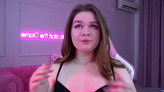 CrystalLyons online show from March 9, 2025, 6:06 am