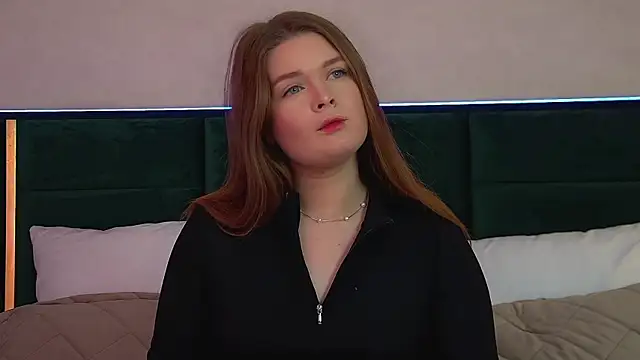 CrystalLyons online show from November 8, 2025, 6:28 am