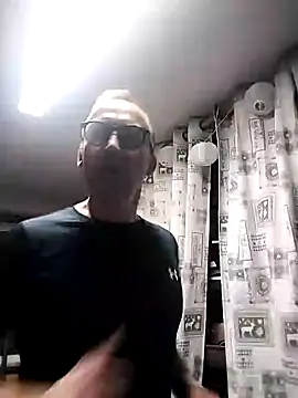 Snapshot of Manou1971 chatting on February 12, 2025, 5:58 pm Manou1971 online show from February 12, 2025, 5:58 pm