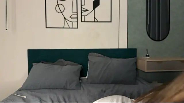 aryamirelle online show from January 5, 2026, 8:56 pm