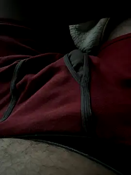 Snapshot of jrizz215 chatting on December 14, 2025, 1:45 am jrizz215 online show from December 14, 2025, 1:45 am