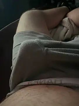 jrizz215 online show from April 15, 2026, 1:22 am