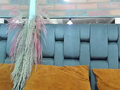 JESSYCORTES online show from April 1, 2026, 4:47 am