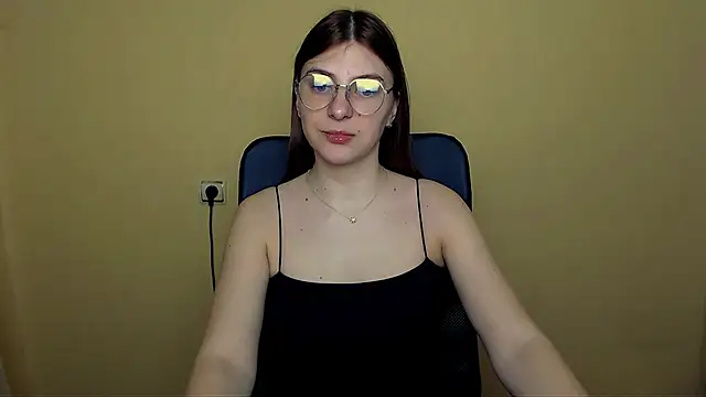 Luna Lush  online show from March 12, 2026, 8:40 am