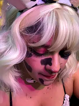 SophiaWeestt99 online show from October 31, 2025, 2:41 am