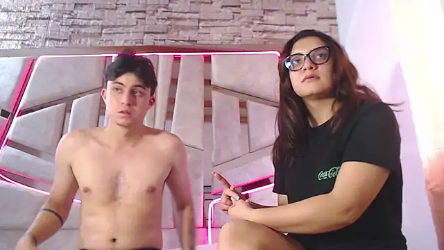 mia and austin online show from February 13, 2025, 2:09 pm