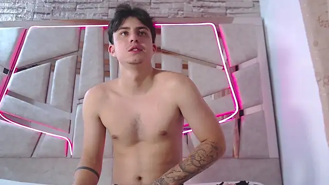 mia and austin online show from March 23, 2025, 12:47 am