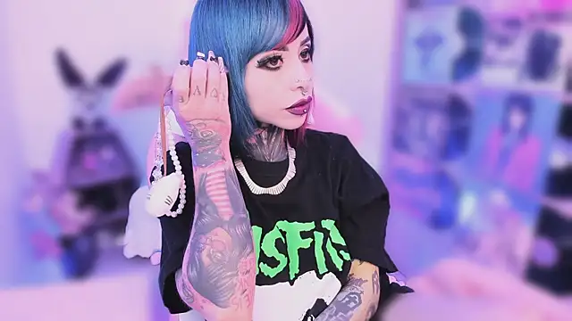 Snapshot of NikkiRamone chatting on November 6, 2025, 3:32 am NikkiRamone online show from November 6, 2025, 3:32 am