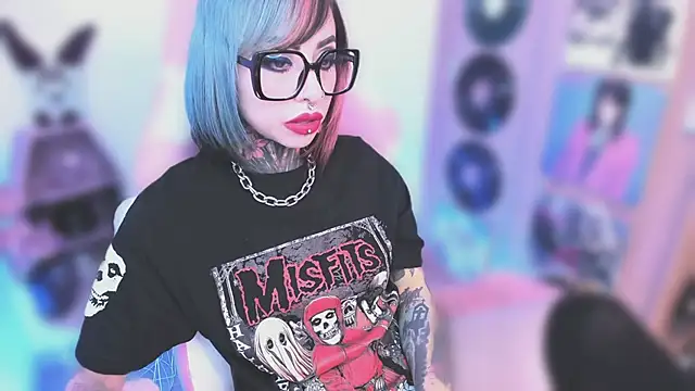 Snapshot of NikkiRamone chatting on December 3, 2025, 9:03 pm NikkiRamone online show from December 3, 2025, 9:03 pm