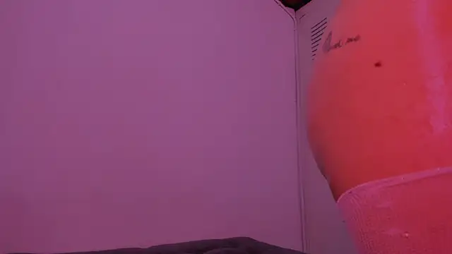 Snapshot of Miiafoxxx chatting on September 25, 2025, 2:17 am Miiafoxxx online show from September 25, 2025, 2:17 am