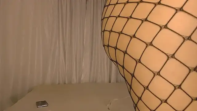 Snapshot of Miiafoxxx chatting on February 23, 2026, 9:48 pm Miiafoxxx online show from February 23, 2026, 9:48 pm