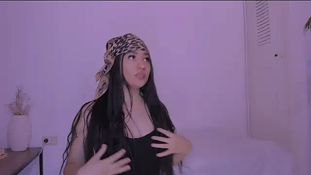 Snapshot of Miiafoxxx chatting on September 28, 2025, 2:29 am Miiafoxxx online show from September 28, 2025, 2:29 am