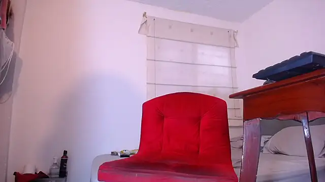 Snapshot of yei_brunettex chatting on March 21, 2026, 6:01 pm yei brunettex online show from March 21, 2026, 6:01 pm