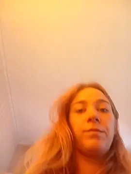 Snapshot of ElektrikFrancaise chatting on October 12, 2025, 3:13 pm ElektrikFrancaise online show from October 12, 2025, 3:13 pm