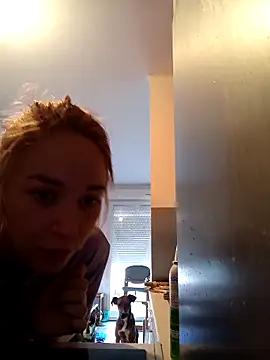 Snapshot of ElektrikFrancaise chatting on September 18, 2025, 2:20 pm ElektrikFrancaise online show from September 18, 2025, 2:20 pm