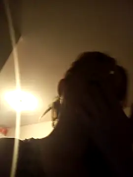 Snapshot of ElektrikFrancaise chatting on September 23, 2025, 12:39 am ElektrikFrancaise online show from September 23, 2025, 12:39 am