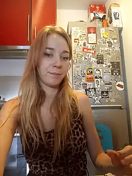 Snapshot of ElektrikFrancaise chatting on October 4, 2025, 3:24 pm ElektrikFrancaise online show from October 4, 2025, 3:24 pm