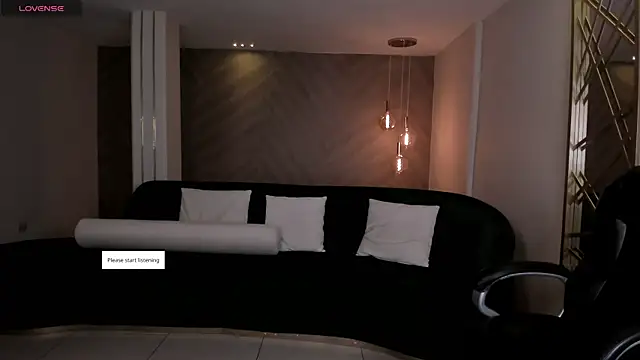 Snapshot of RebeccaHudson chatting on April 27, 2026, 7:34 pm RebeccaHudson online show from April 27, 2026, 7:34 pm