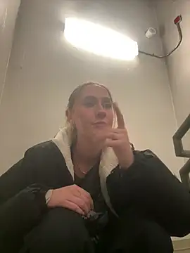 M1ssyk1ssy online show from January 24, 2025, 5:00 pm