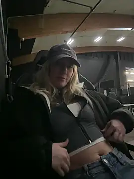 M1ssyk1ssy online show from February 1, 2025, 8:16 pm